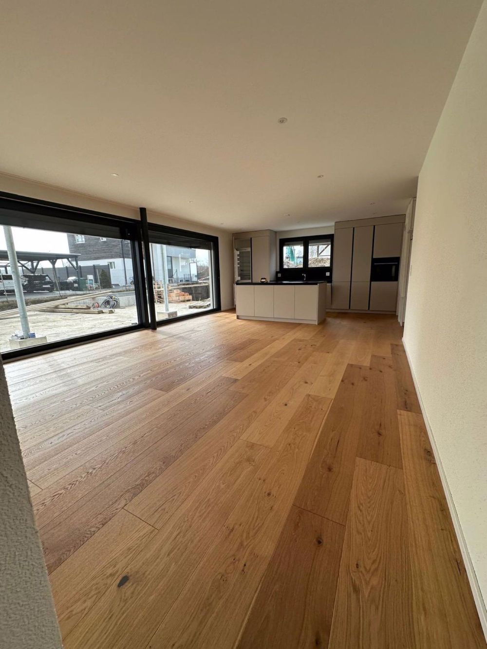 LUXURIÖSE 3.5-ZIMMER GARTENWOHNUNG - Bild 1