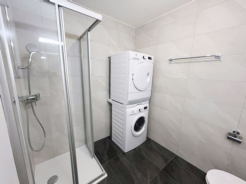 Wohnung mit 4,5 Zimmern und eigenem Garten von 154m2 - Bild 9