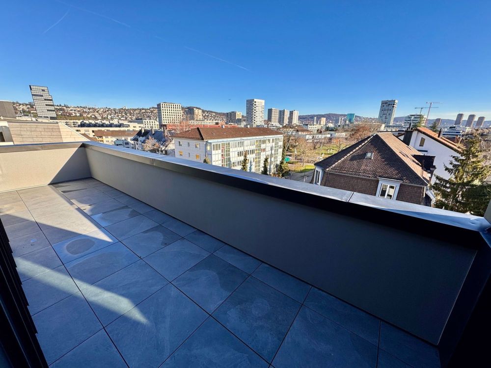 ERSTVERMIETUNG: Wohnung mit Terrasse und Fernsicht im 6. OG, mitten in Zürich - Bild 2