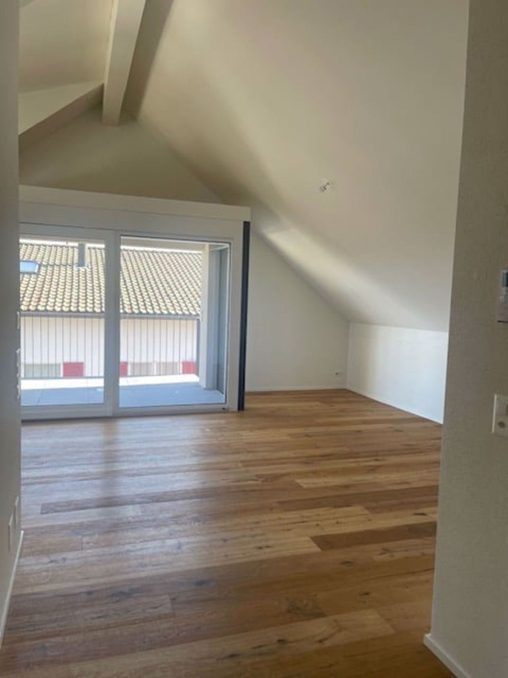 Moderne 4.5-Zimmer-Dachwohnung mit herrlicher Aussicht in Hermetschwil-Staffeln - Bild 12