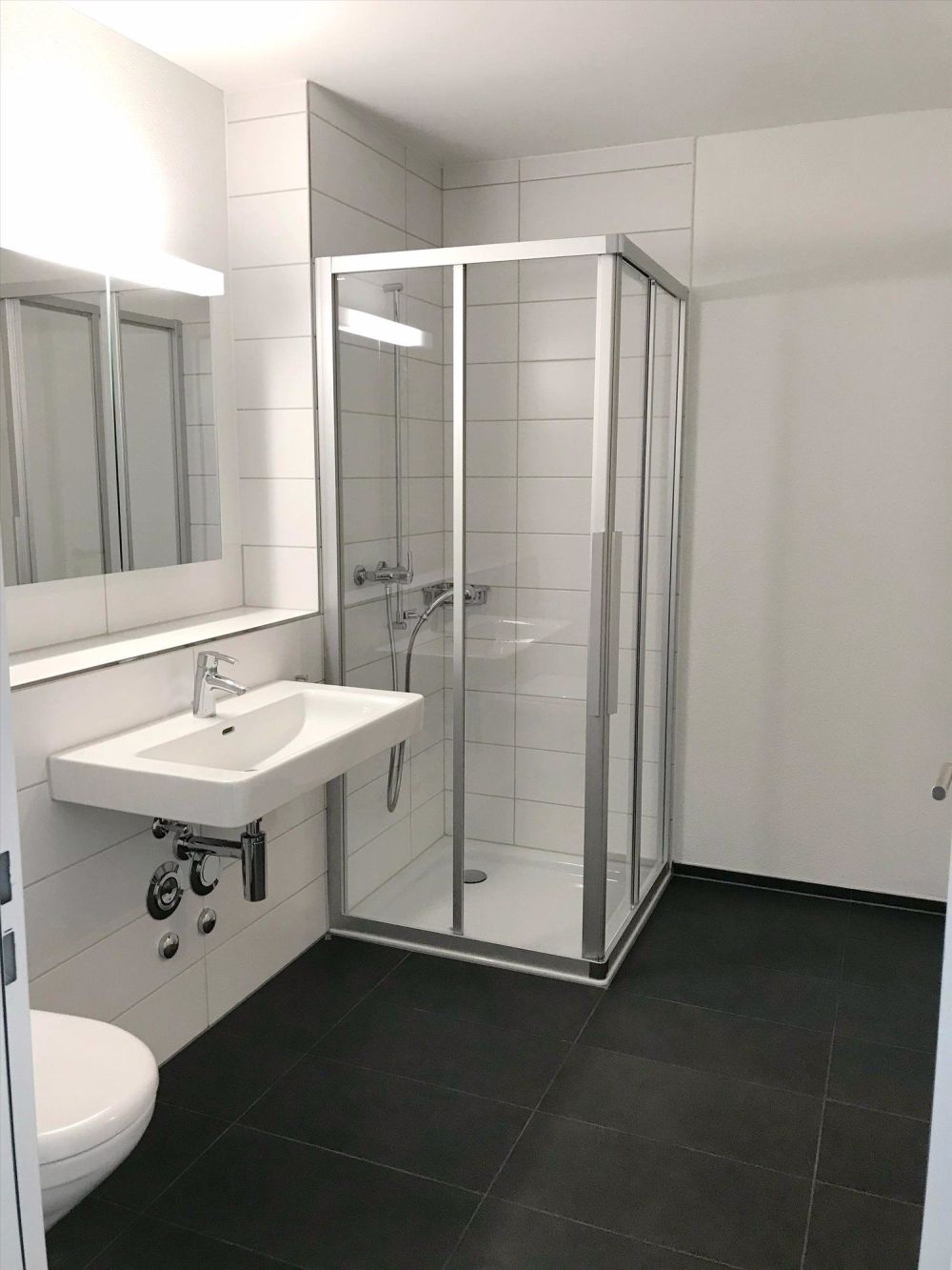 Erste eigene Wohnung? Dann sind Sie hier goldrichtig! - Bad