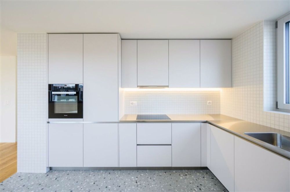 Wunderschöne 4.5 Zimmerwohnung komplett neu mit Balkon-Loggia - Bild 2