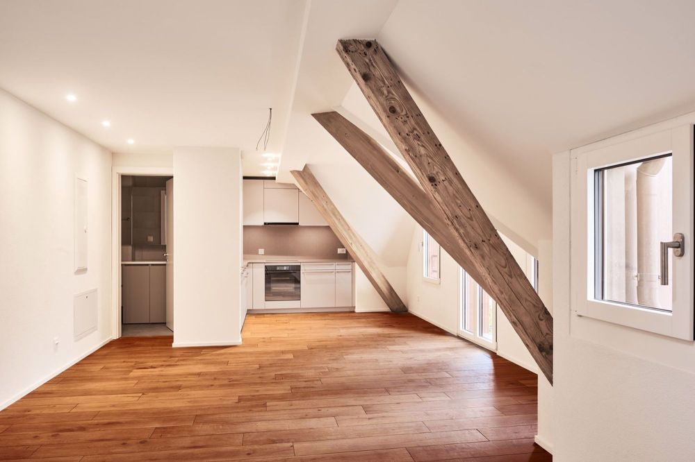 Erstvermietung nach Totalsanierung / Traumhafte Dachwohnung - Bild 1