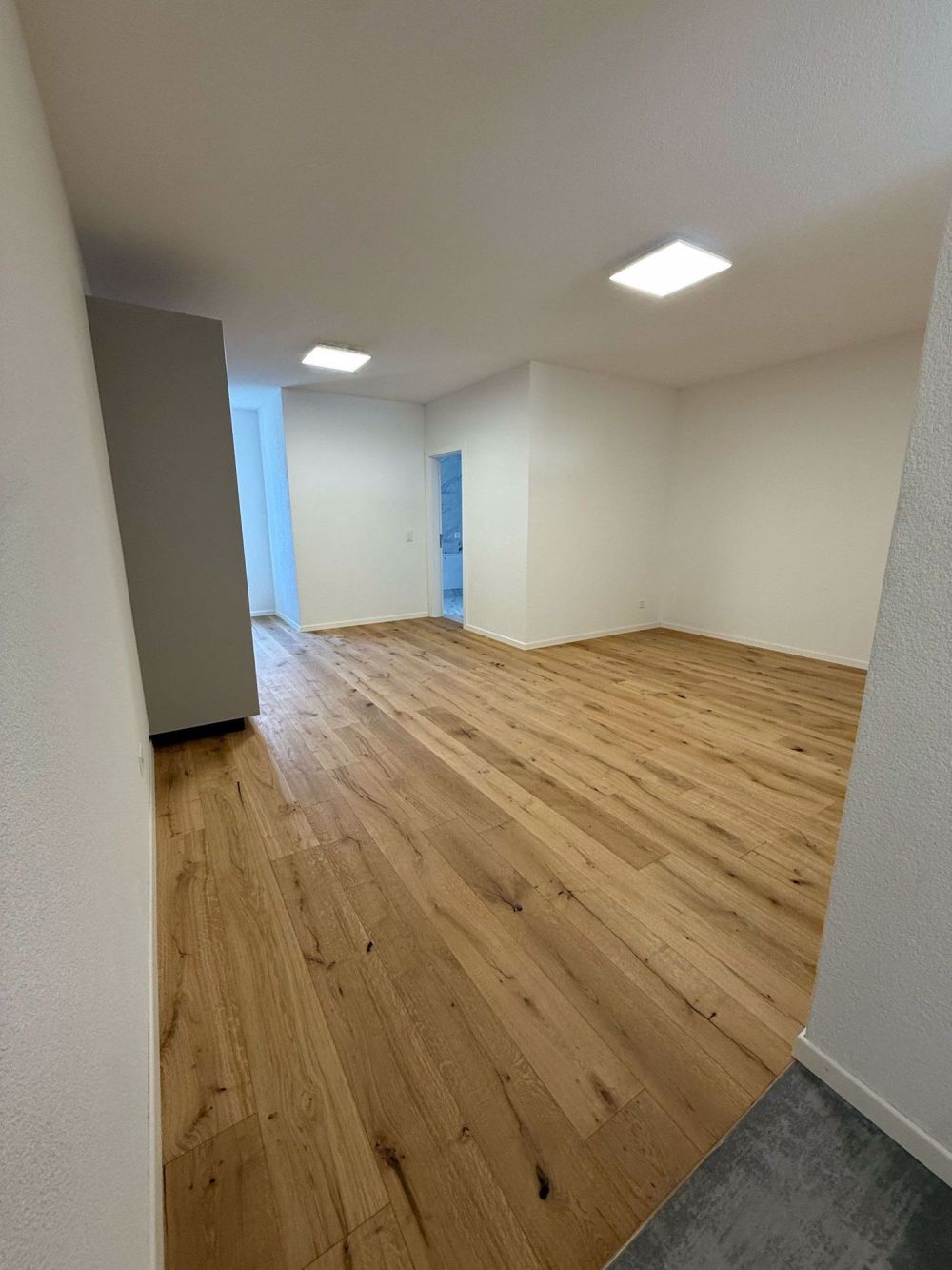 Grosse 2 1/2 Zimmerwohnunge EG rechts zu vermieten in Oberburg - Bild 1