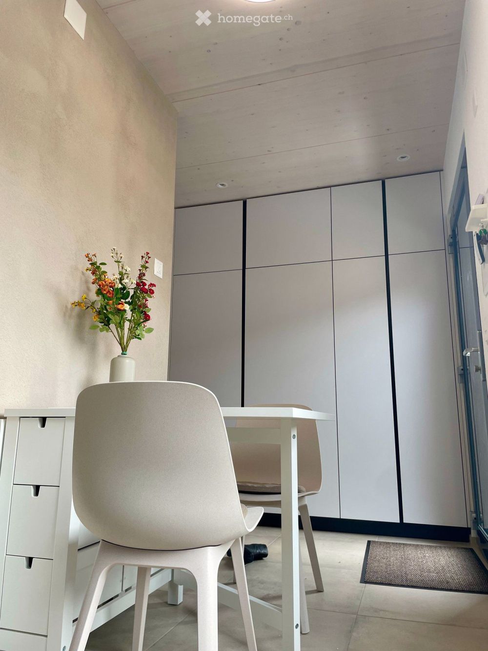 Moderne, vollständig möbliertes Studio direkt an der Station Neuchâtel mit Terrasse - Bild 5