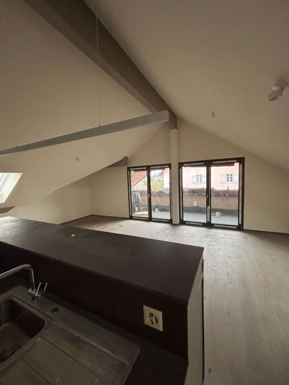 Sehr grosse, aussergewöhnliche Dachwohnung an ruhiger Lage - Bild 6