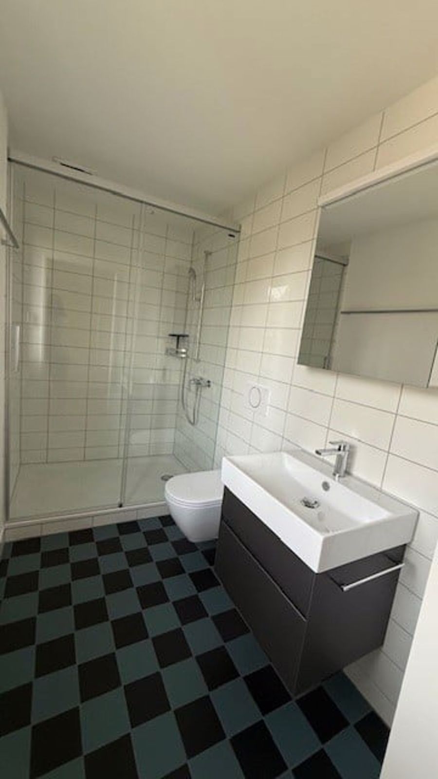 Erstvermietung: komfortable 3,5-Zimmerwohnunggrosser mit sonniger Terrasse und Aussicht - Bild 4