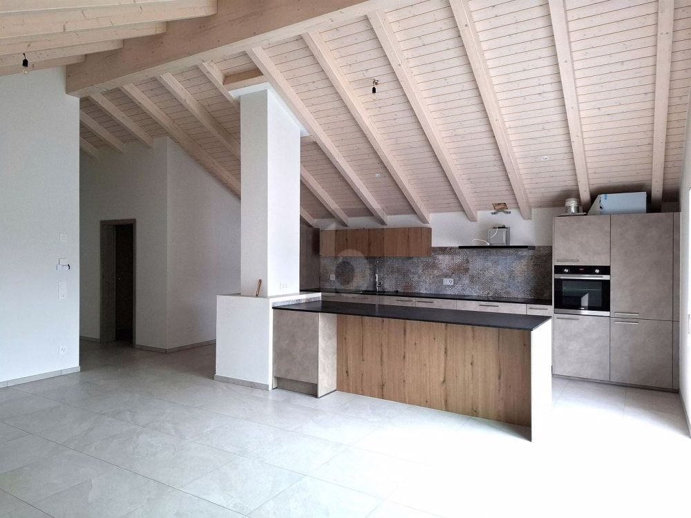 Neue, geräumige, helle und moderne Dachgeschosswohnung - Bild 1