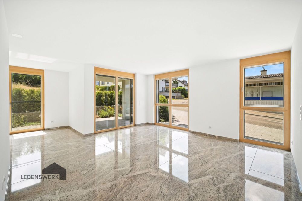 Exklusives Wohnen am Arenenberg Design trifft Lebensqualität - Heller Wohnbereich mit Terrassenzugang