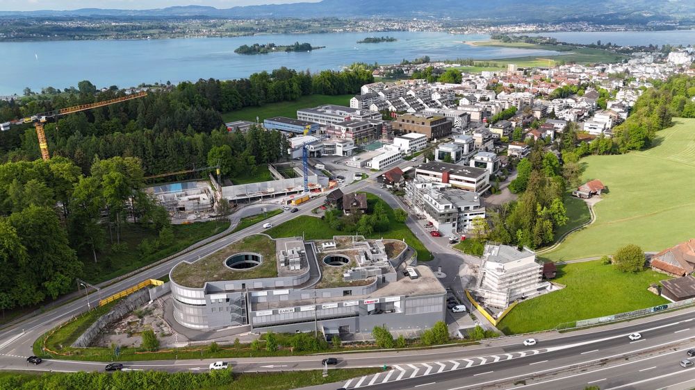 Exklusive Neubau-Maisonette mit grosszügigen Aussenflächen und modernem Wohnkomfort in Pfäffikon - Bild 7