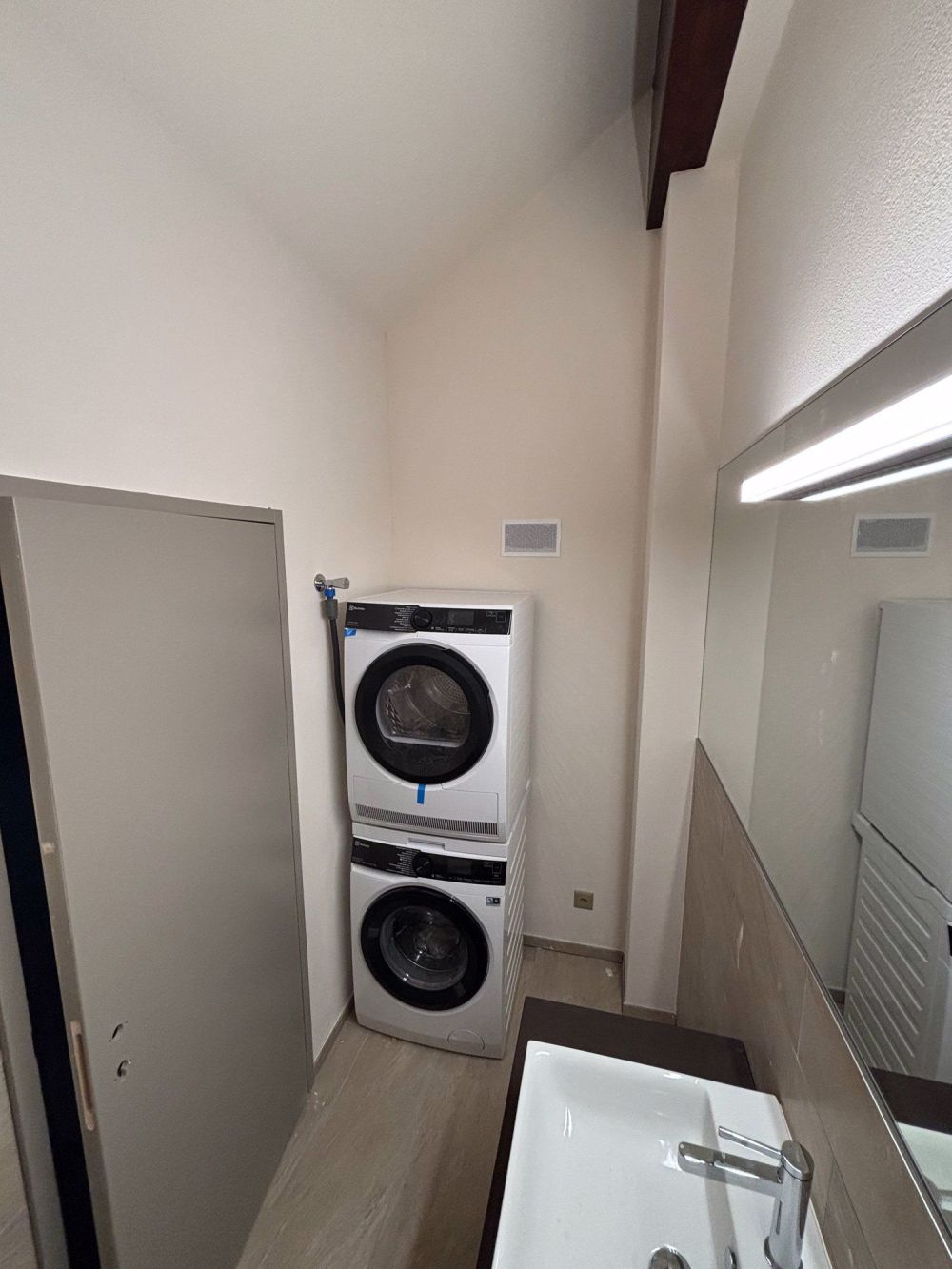 Sehr grosse, aussergewöhnliche Dachwohnung an ruhiger Lage - Bild 9