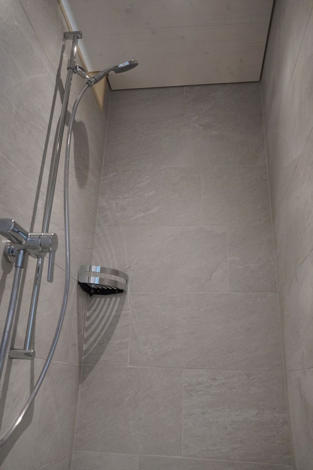 Dachwohnung neu renoviert - Bild 10