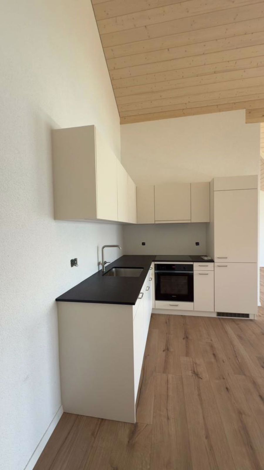 Exklusive 5-Zimmerwohnung – Erstbezug, mit einzigartiger Berg- und Seesicht in Aeschlen ob Gunten - Bild 4