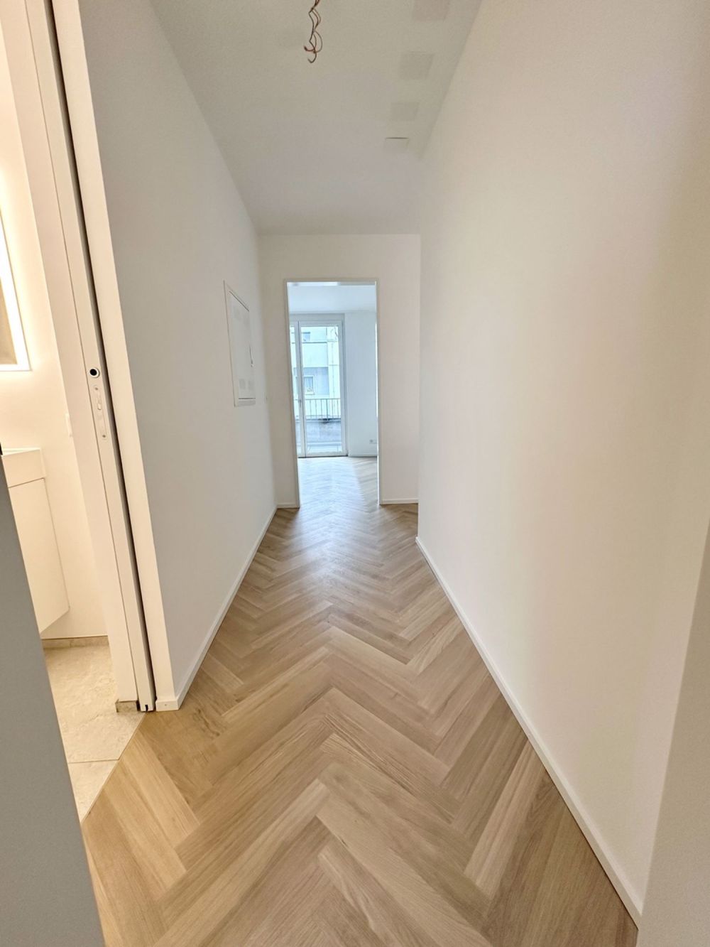 Brandneue Traumwohnung mit Balkon im obersten Stock - Bild 8