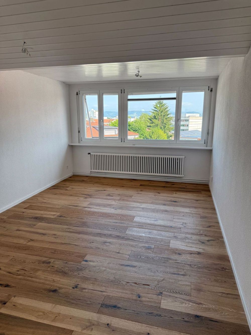 Moderne 3.5-Zimmer-Dachwohnung im Herzen von Wil - Bild 3