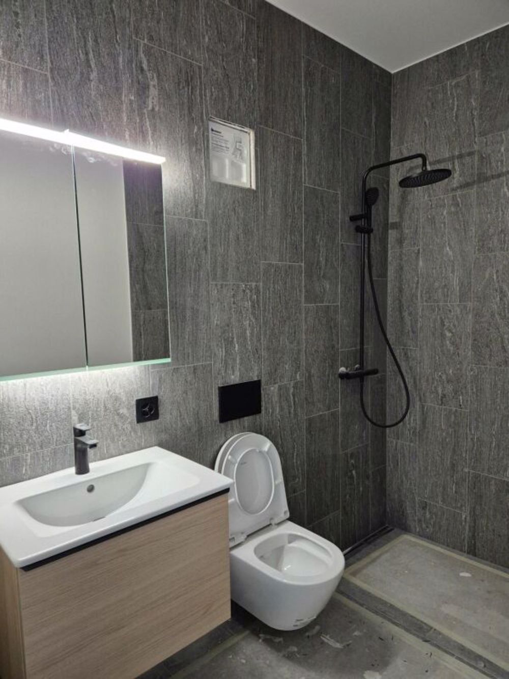 3.5 Zimmer-Wohnung, Mitten in den Bergen - mitten im Dorf - Bild 12