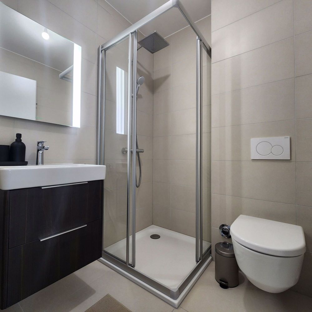 Studio neu möbliert im Zentrum von Gland mit Balkon - Bild 8