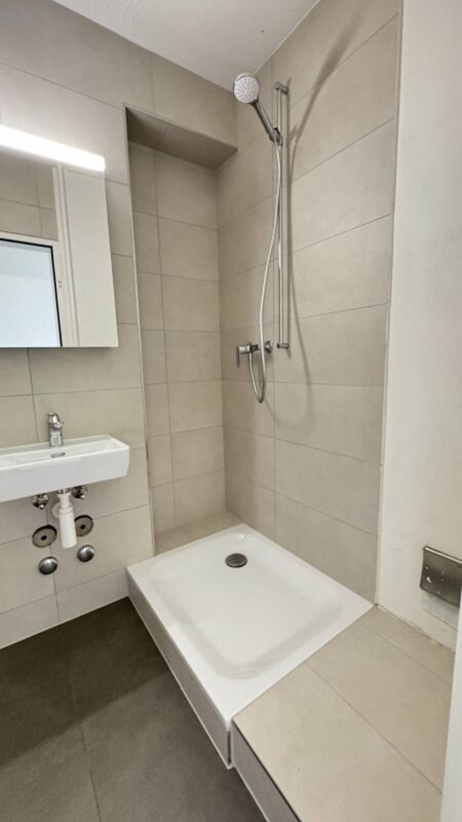 Neu Sanierte Moderne 4.5 Zimmer-Wohnung mit Herrliche Aussicht in Bern - Bild 11