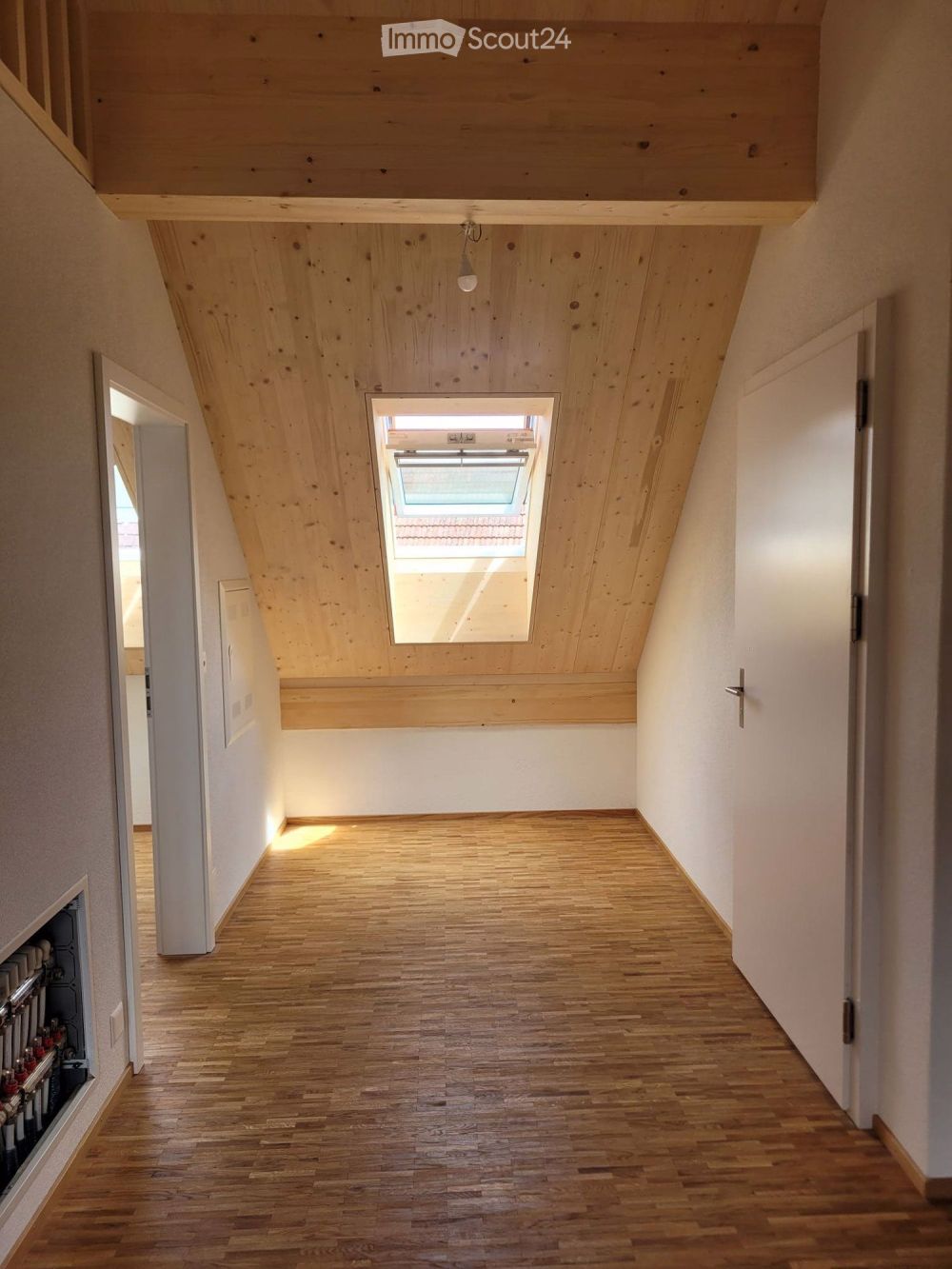Sehr schöne 3.5-Zimmer Dachwohnung (2.5 + grosse Galerie) in Massivholzbauweise - Bild 5