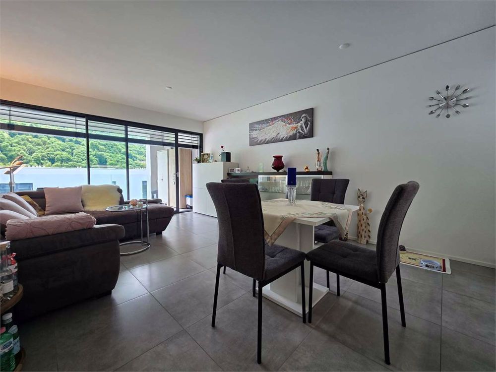 Neue 2.5-Zimmer-Wohnung mit Terrasse und Waschküche in einem Haus - Bild 4