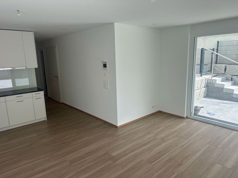 Moderne 3.5-Zimmer-Wohnung mit sonnigem Gartenplatz in Siebnen-Wangen - Bild 2