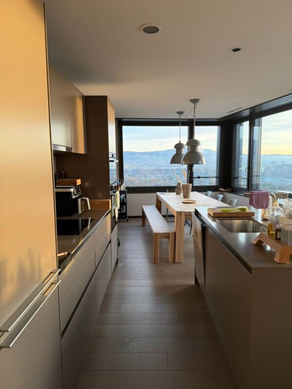 Moderne 3.5-Zimmerwohnung im 19. Stock des Limmattowers - Aufwachen mit Blick über das Limmattal - Bild 2