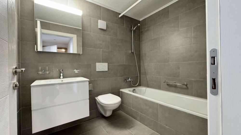 Moderne 2-Zimmer-Wohnung - komplett renoviert und jetzt möbliert - Bild 3