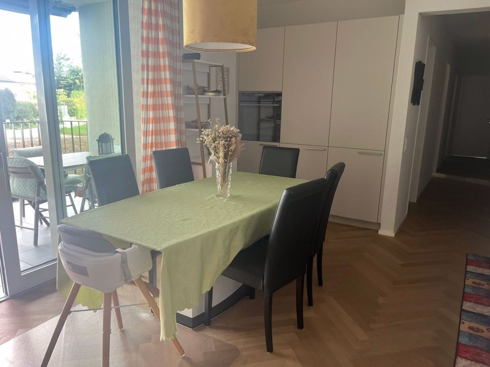 Nachmieter gesucht Modernes 4.5-Zimmer Neubau-Wohnung mit Blick auf die Festung Aarburg - Küche und Essenszimmer