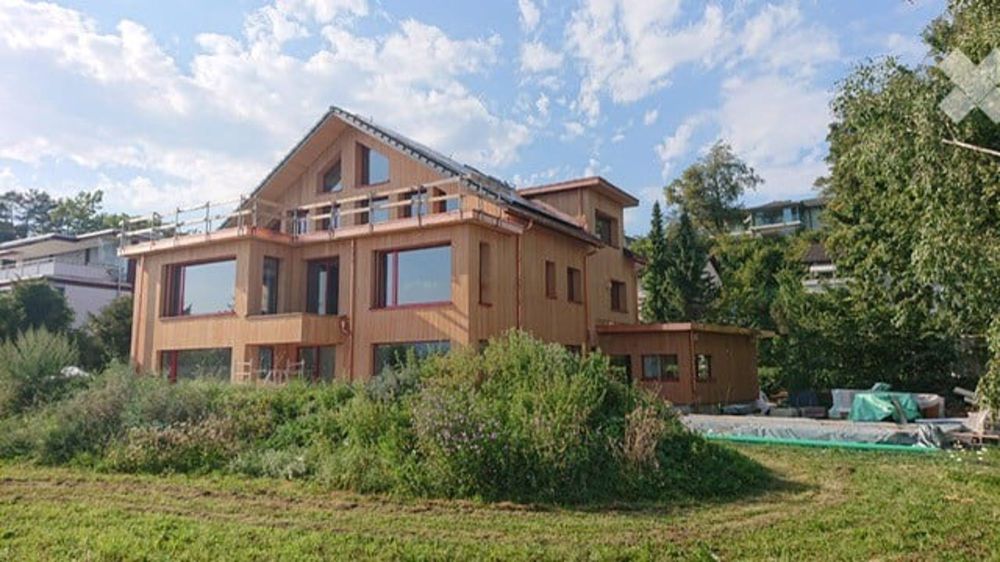 Einmalige, grosszügige 3.5 Zimmer-Dachwohnung mit Terrasse in 2-Familienhaus direkt am Zürichsee - Bild 2