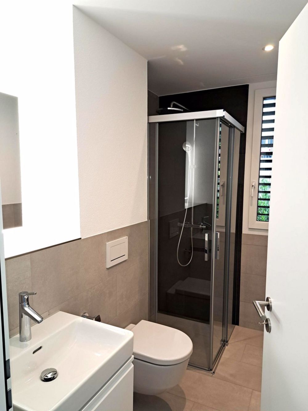 moderne Wohnung mit Balkon an ruhiger Lage mit top Ausbaustandard - sepWC.jpg