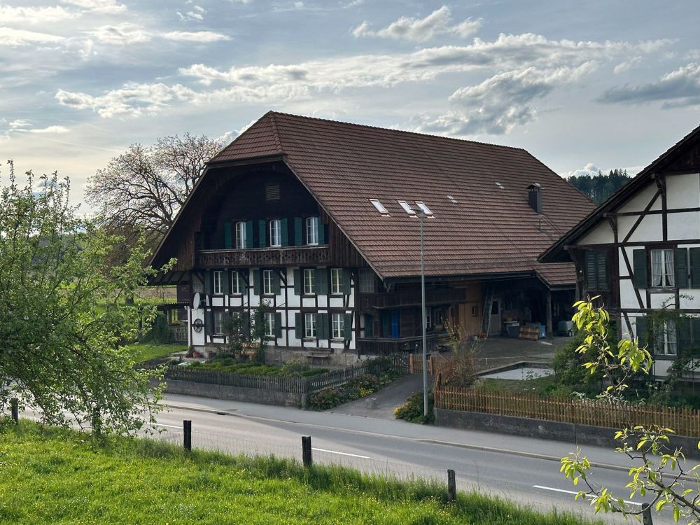 neu erstellte + charmante 5.5-Zimmer-Duplex-Wohnung in Bauernhaus in Kirchlindach - Bild 1