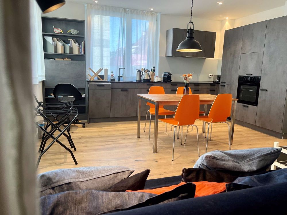 Möblierte 1.5 Zimmer-Neubauwohnung im Eigentumsstandard - Bild 1