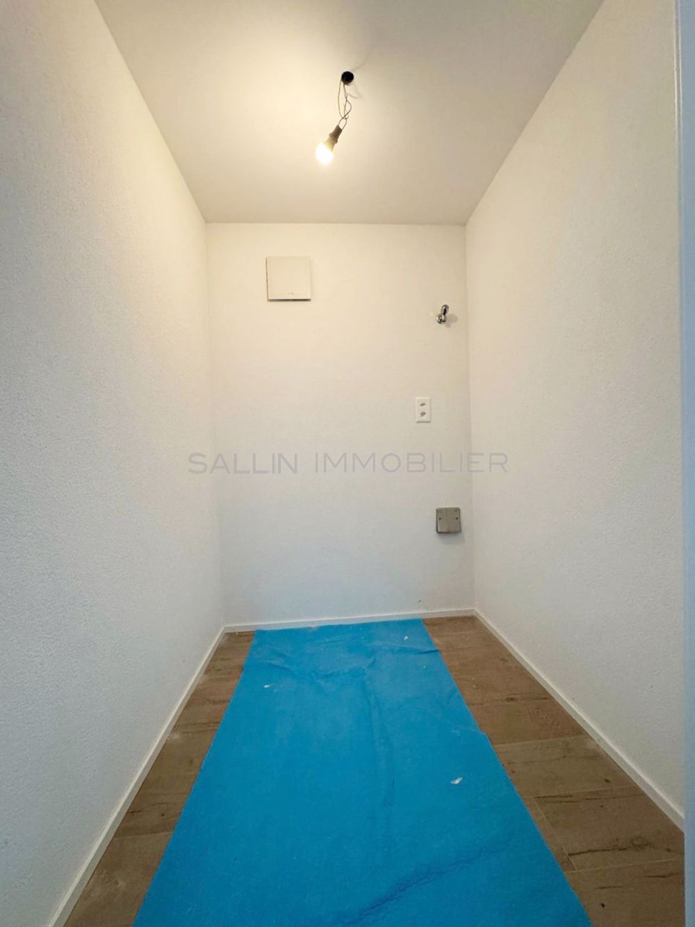 Lumineux appartement de 2½ pièces au 2ème étage avec pl. de parc int. - Bild 2