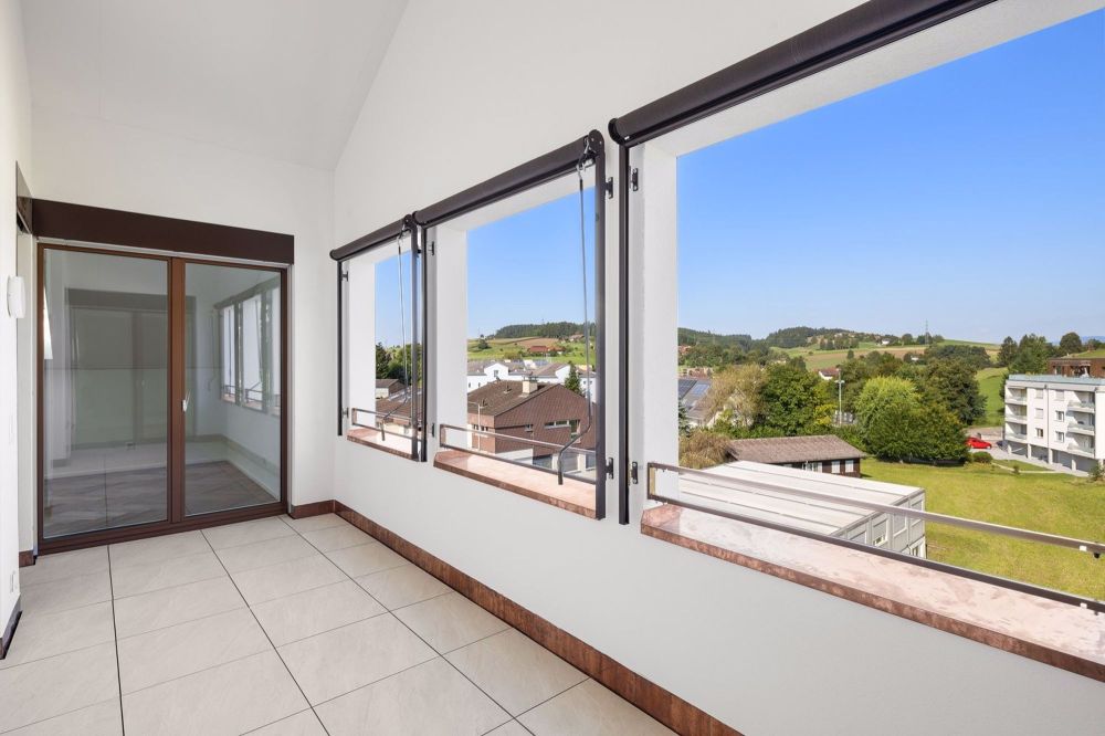 5.5-Zimmer-Dachwohnung mit Balkon und Loggia im Erstbezug - Loggia