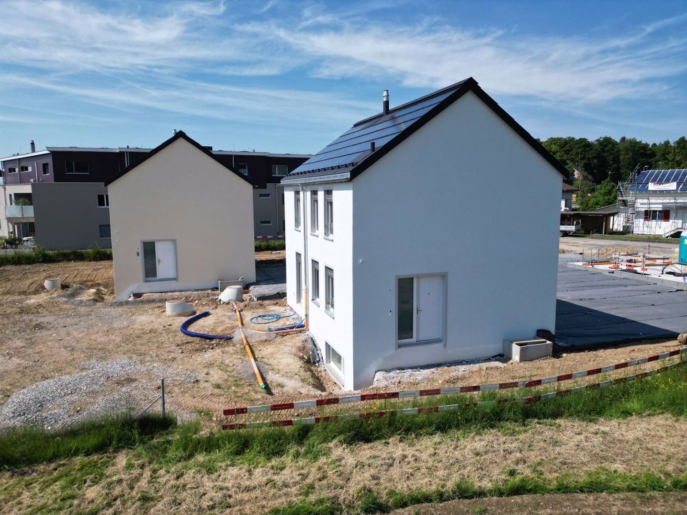 Einfamilienhaus im Grünen mit Einstellhalle und Gartenparzelle - Bild 6