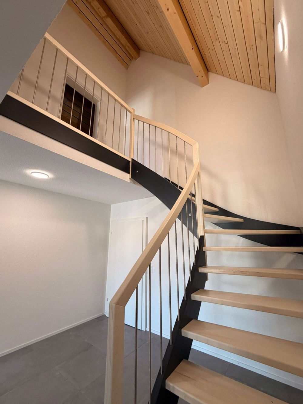 Neue 3.5-Zimmer-Wohnung in Coeuve mit sehr großem Balkon - Bild 10