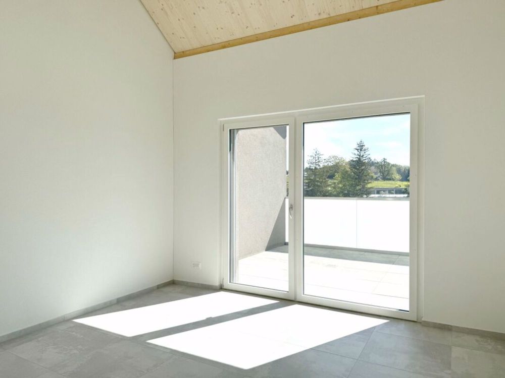ZUOBERST MIT TERRASSE UND WEITBLICK - Bild 5