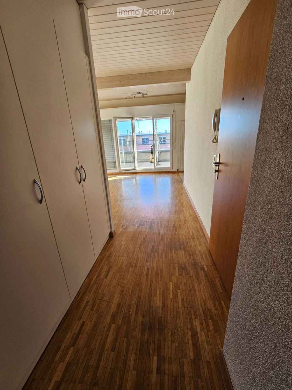 Prächtige 4-Zimmer-Dachwohnung in Cheseaux-Noréaz - Bild 3