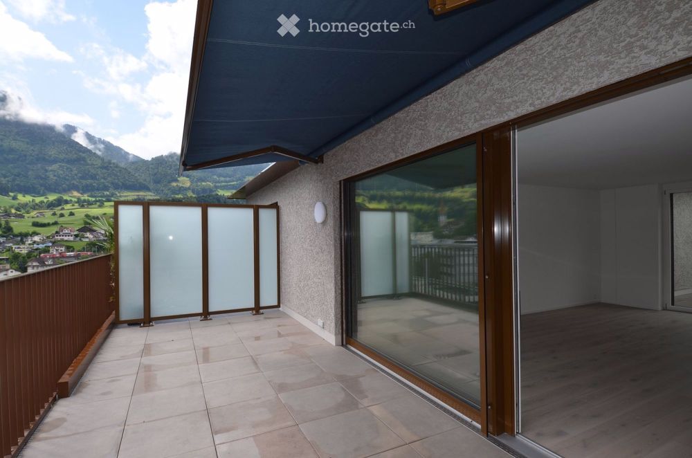Moderne 3.5-Zimmer-Dachwohnung mit Panoramablick in Goldau - Bild 2
