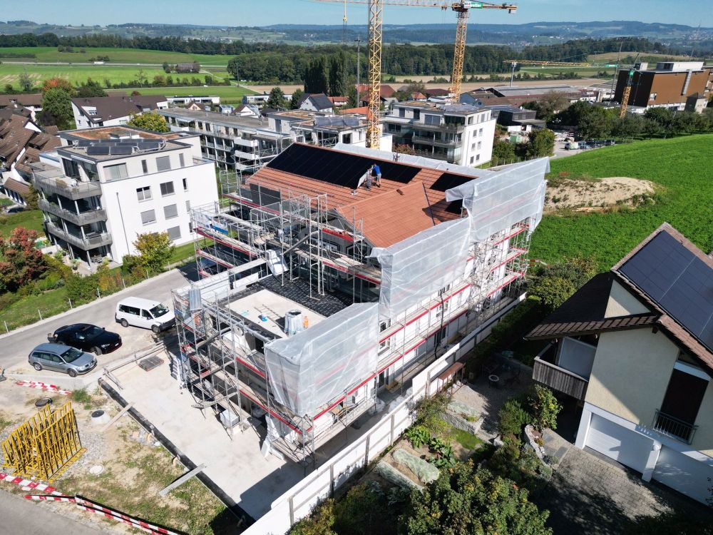 Erstvermietung grosszügige 4.5-Zimmer-Wohnung an bevorzugter Hanglage - Bild 1
