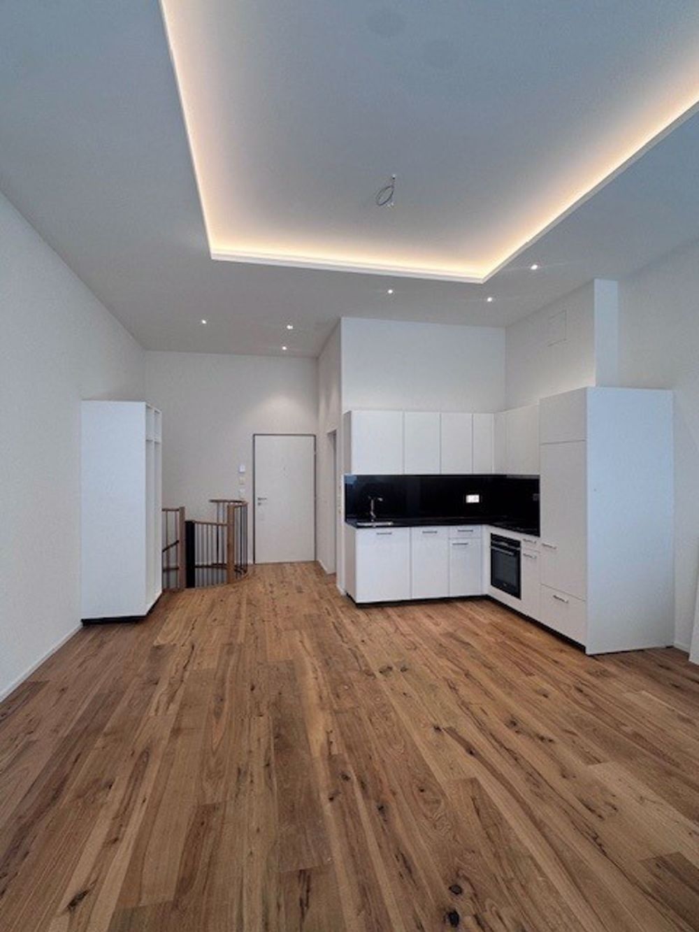 Hohe Räume, viel Licht, viele Extras, viel Platz - Bild 2