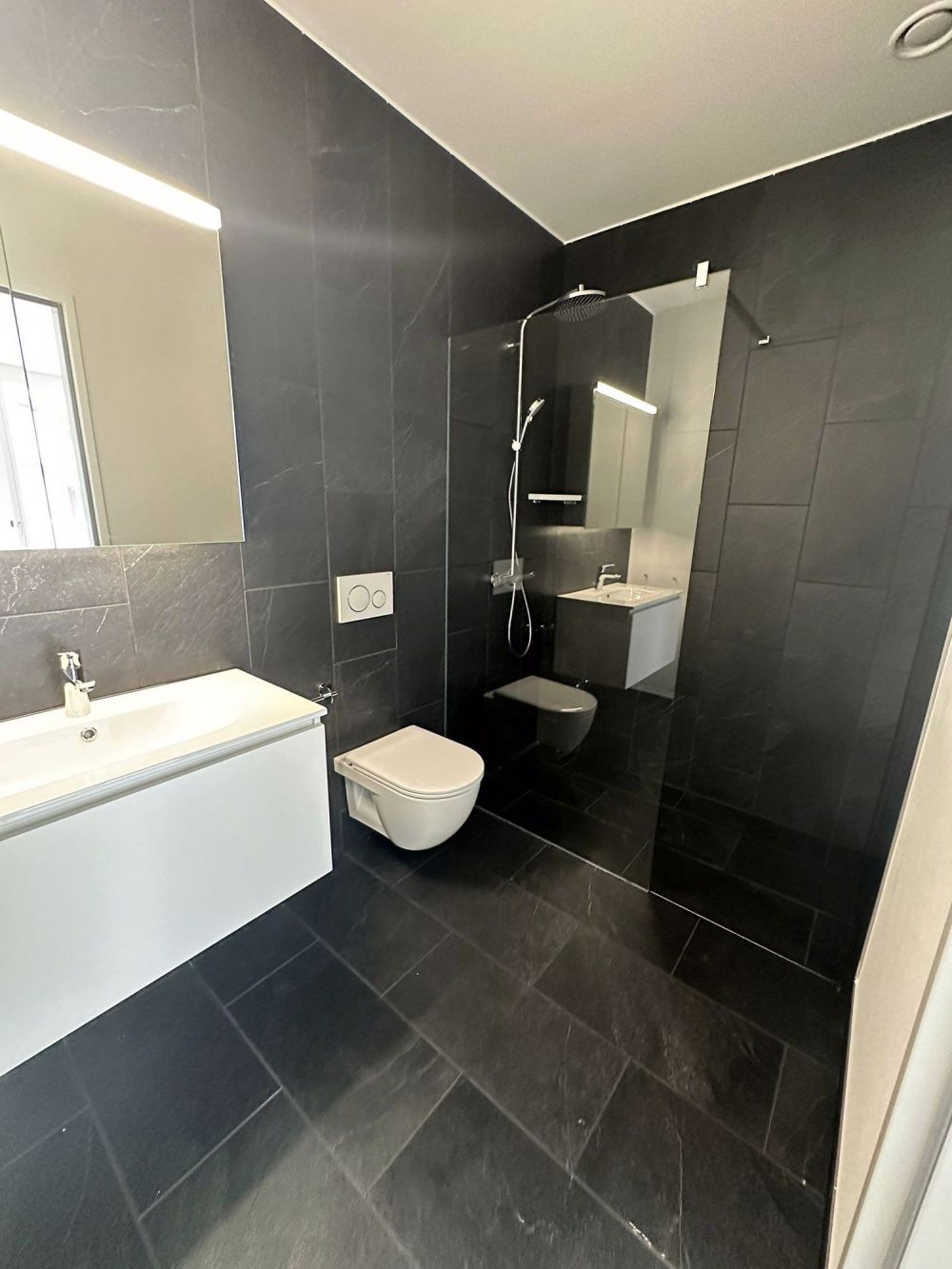 Erstbezug! Moderne, helle Wohnung mit Balkon, ruhig, zentral und top angebunden - Bild 5