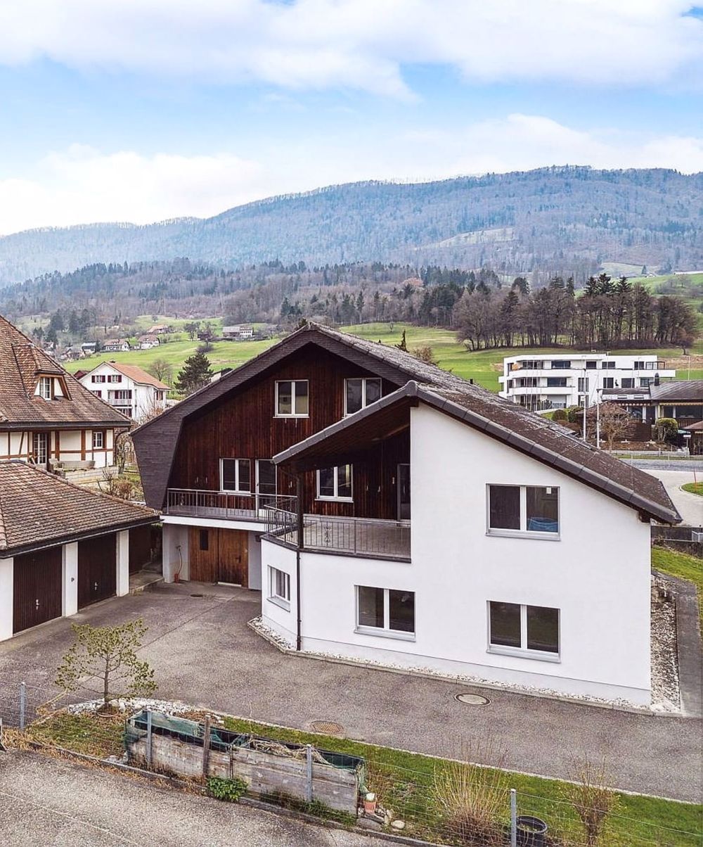Grosszügige 4-Zi-Wohnung im EG inkl. 2 Parkplätze - Erstbezug nach Sanierung - Bild 1
