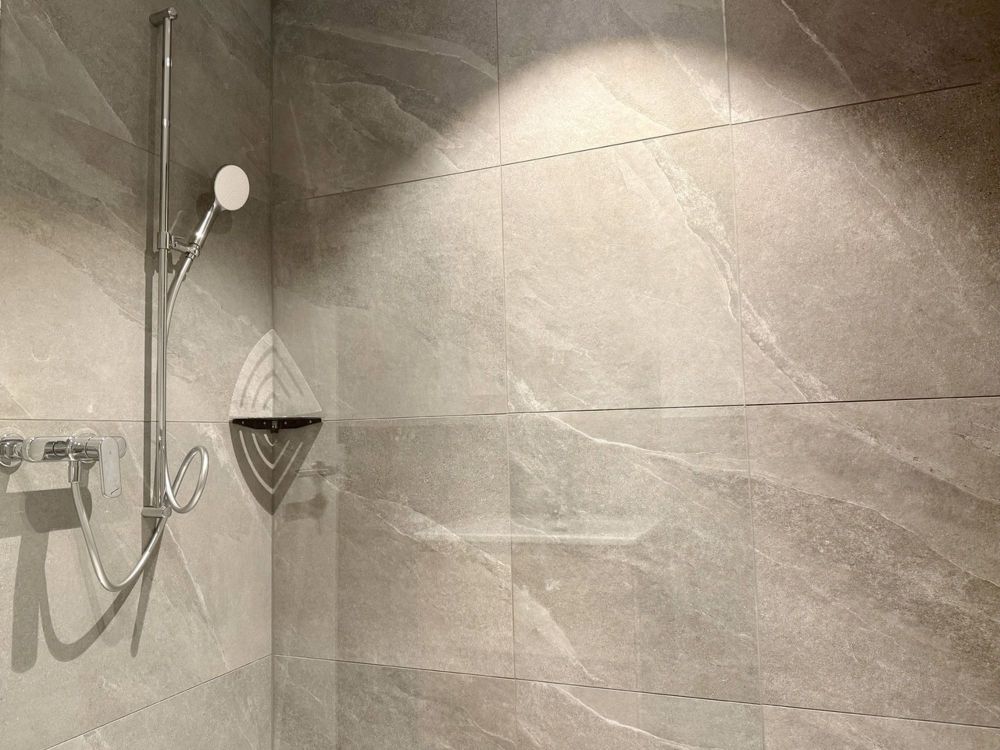 Moderne 4.5-Zimmer-Neubauwohnung mit Loggia - Erstvermietung - Dusche