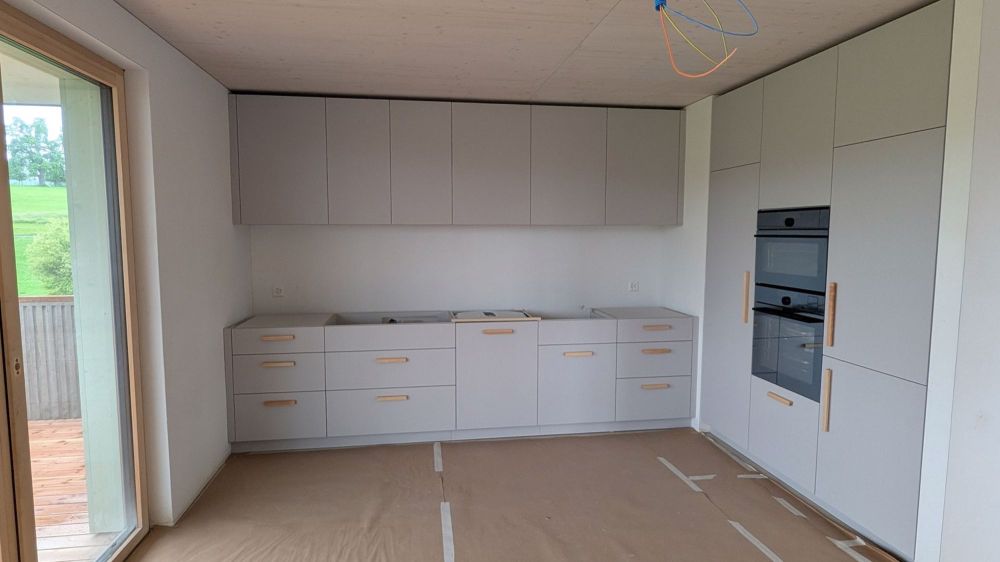 Neubau 5.5-Zimmer-Wohnung - Küche mit BORA IKF, Backofen + Kombi Steamer