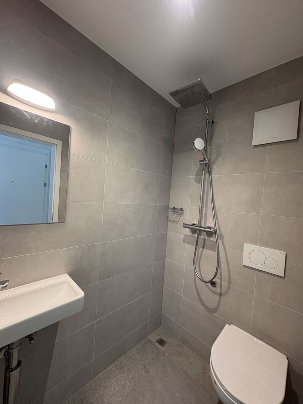 Zu vermieten - Idyllische Umgebung in den Höhen von Mézières (FR) - petit WC de l'entrée