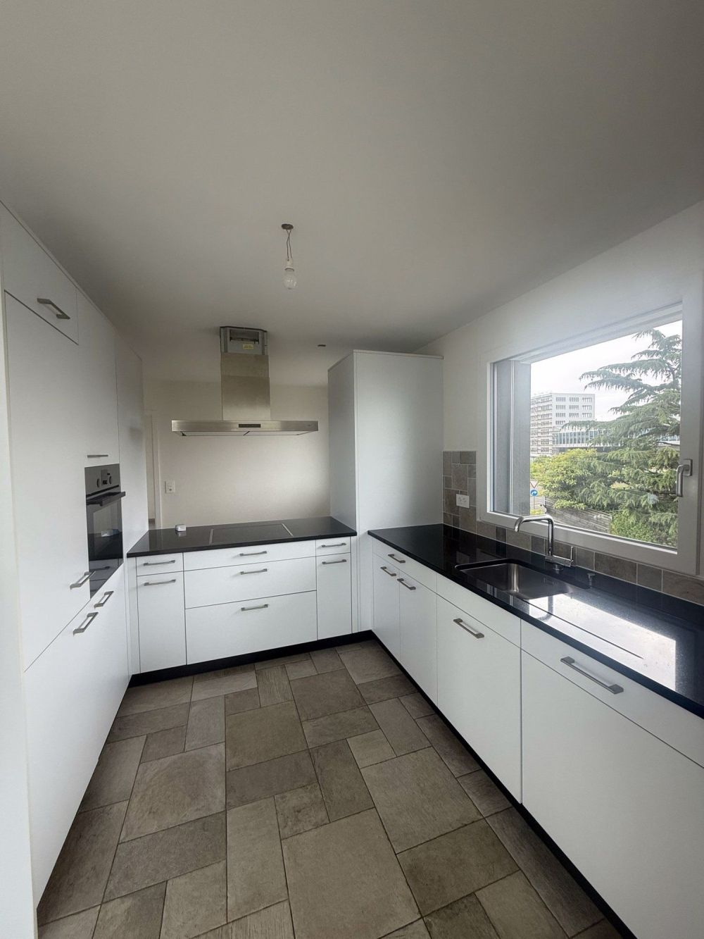 Wohnung mit 4.5 Zimmern im 1. Stock - cuisine