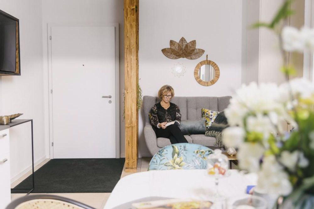 Appartement neuf de 2.5 pièces au 1er étage avec encadrement pour senior et 2 balcons - Bild 3