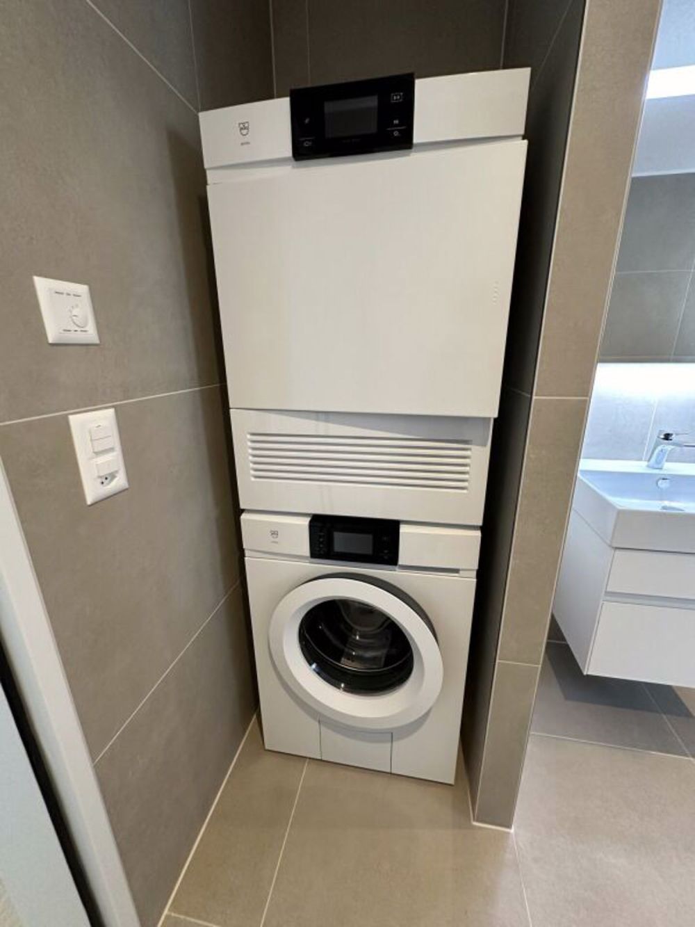 Moderne attraktive 2.5-Zimmer-Wohnung in Reinach - mit Balkon & eigenem Waschturm - Bild 12