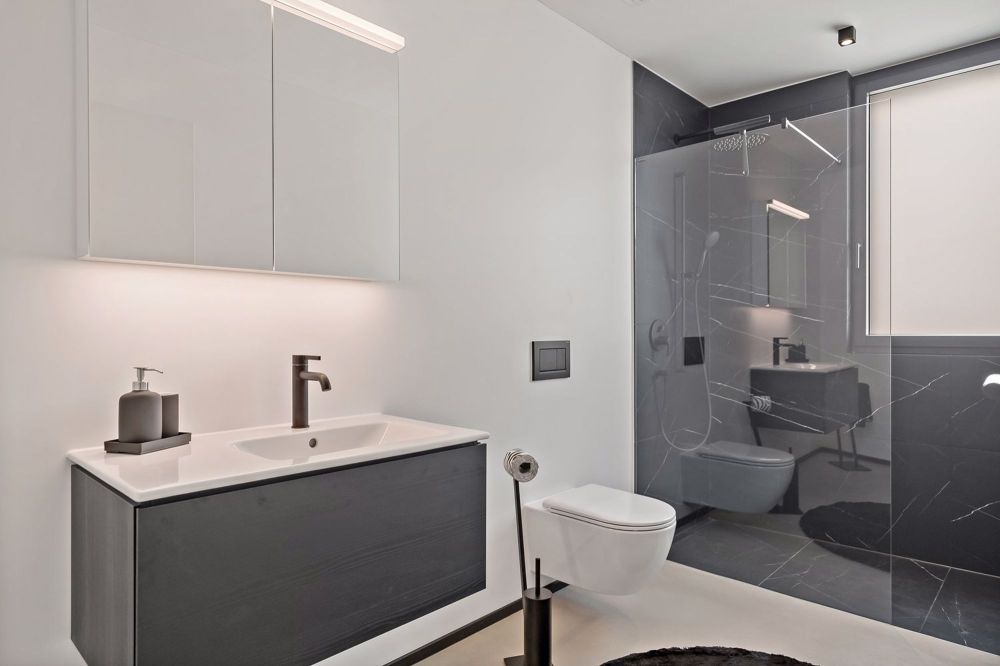 Helles Zuhause im Herzen Buochs - Badezimmer